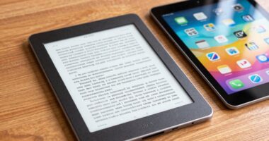 e ink versus standard