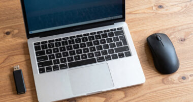 Reviving A 15-Year-old Netbook With Arch Linux